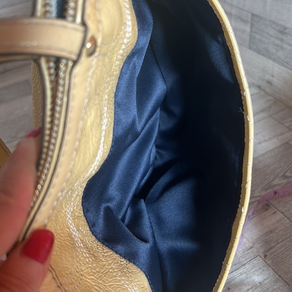 Coach patent leather (full grain cowhide) tote Rare EUC - Picture 14 of 16